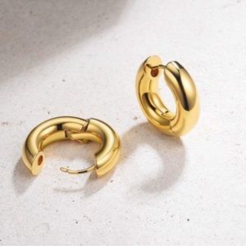 New 14K Gold Plated Chunky Tiny Hoop Earrings - Picture 3 of 3